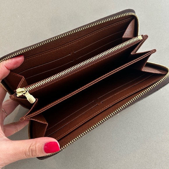 LV Zippy Wallet - Picture 6 of 9